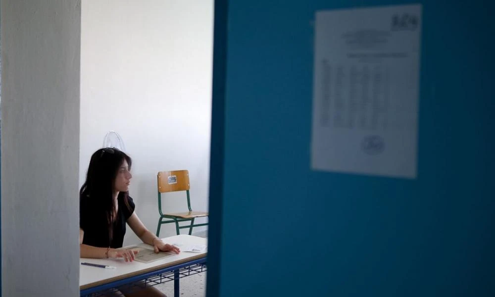 Πανελλήνιες 2022: Πότε μηδενίζεται το γραπτό του υποψήφιου - Τι απαγορεύεται στις εξετάσεις